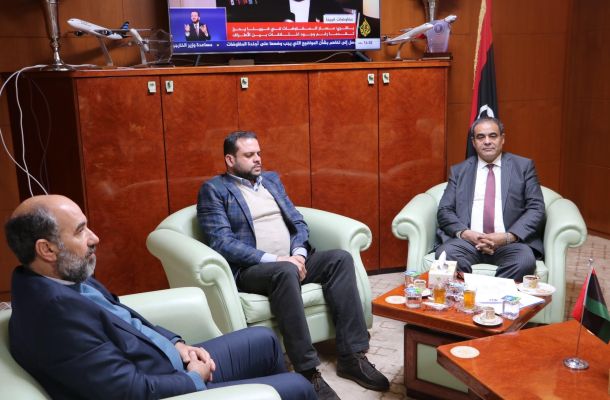 الخليج العربي للنفط تبحث المشاكل والعراقيل التي تواجه حقل الحمادة