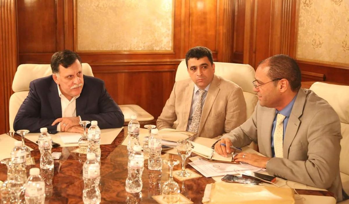 السراج يجتمع مع خالد شكشك والعديد من الوزارء لأجل صرف منح الطلبة الدارسين في الخارج