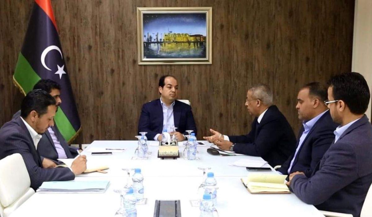 معيتيق يستعرض مع وزير الحكم المحلي ووزير المالية مستجدات المبالغ المالية المقرر تسييلها للبلديات