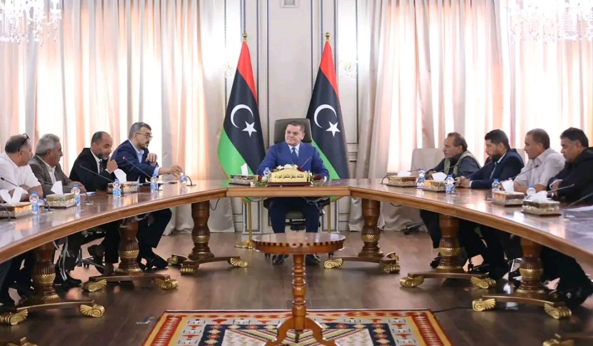 خلال اجتماعه مع أعيان الدرسة.. "الدبيبة" يؤكد على ضرورة دعم البلديات المستحدثة