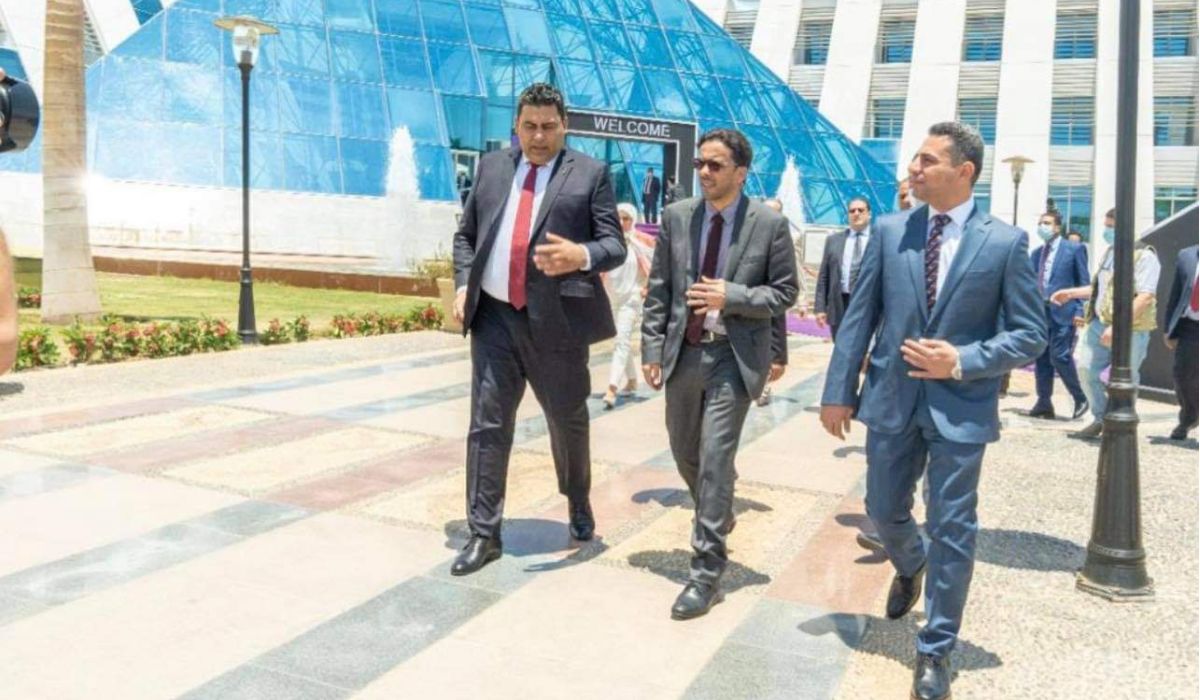 خلال زيارته لدولة مصر.. فيصل قرقاب يعقد اجتماعاً للتعاون المشترك بين الدولتين لإنشاء مراكز بيانات بليبيا