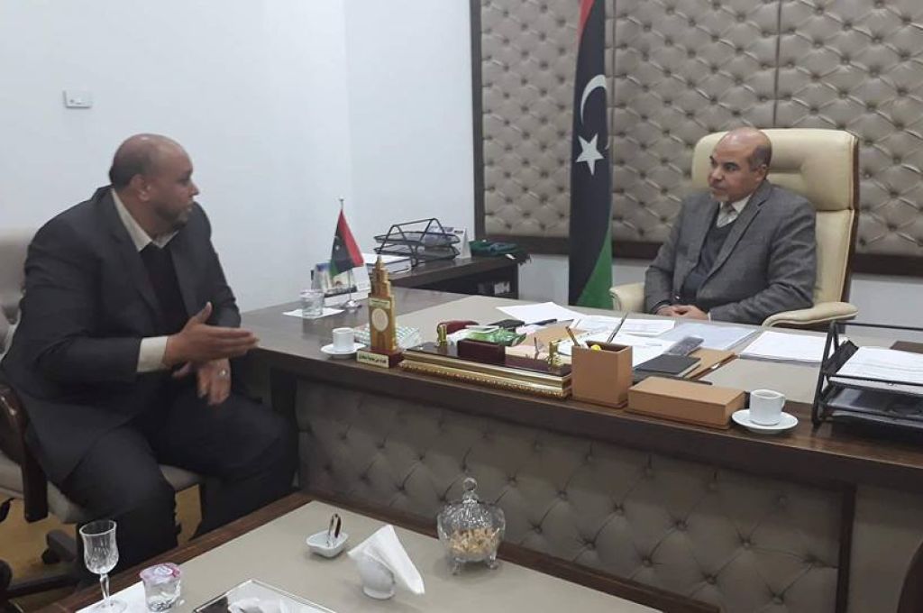 وكيل بلدية الكفرة يبحث بقرناده مصير الميزانية التسييرية للبلدية