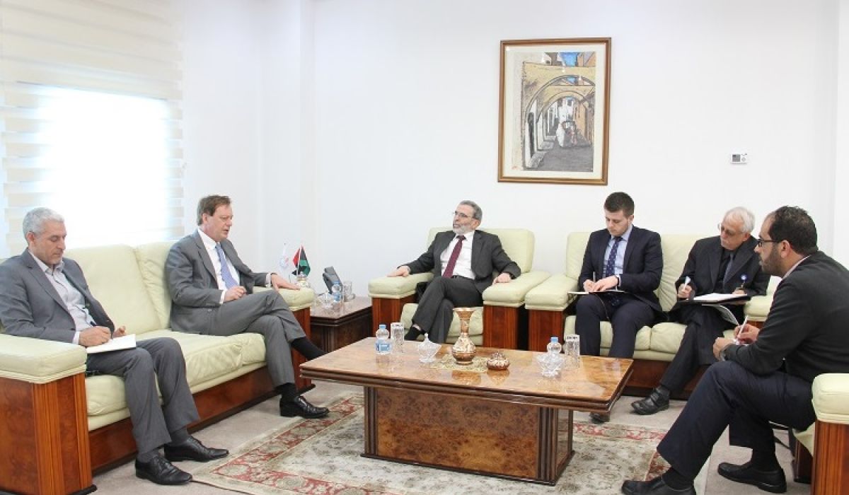 السفير البريطاني يؤكد رغبة شركات بلاده في العودة لاستئناف نشاطها في ليبيا