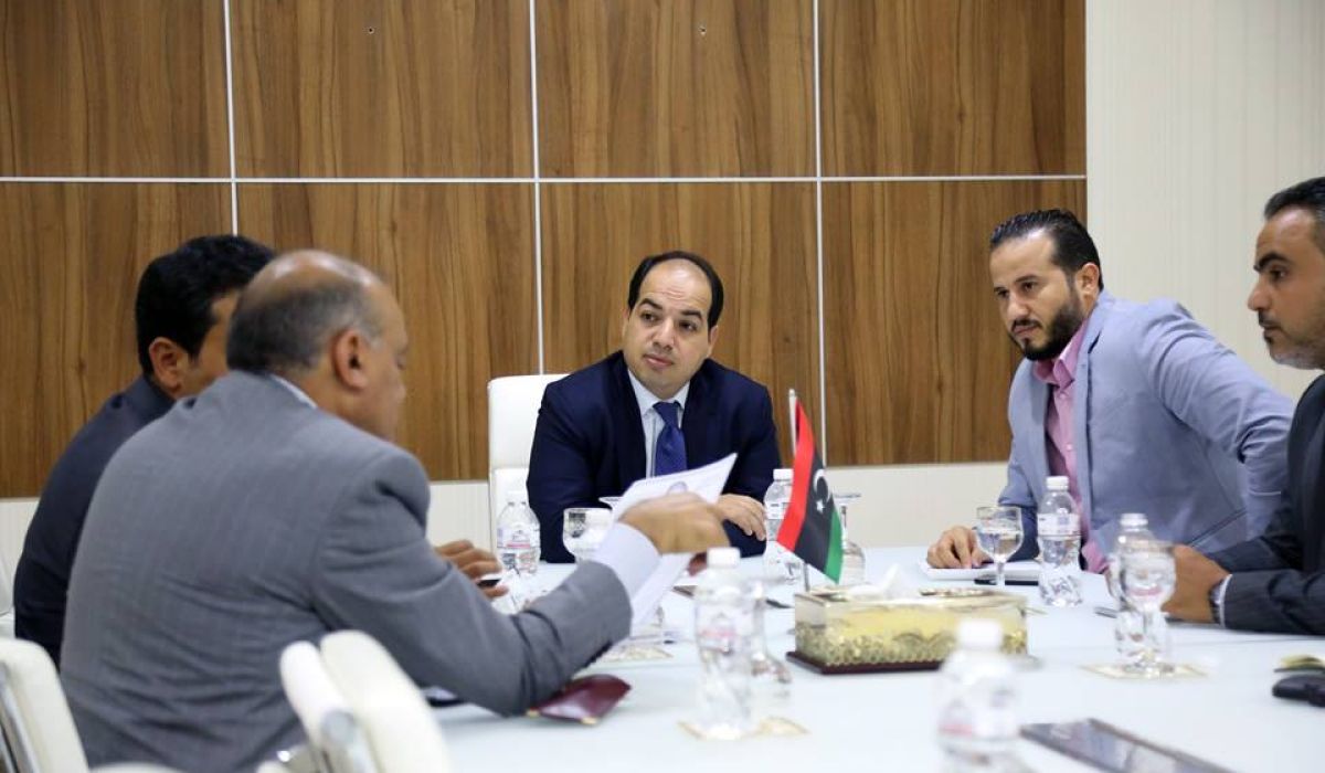 معيتيق يجتمع مع رئيس هيئة الشباب و الرياضة و صيانة الأندية محور الاجتماع