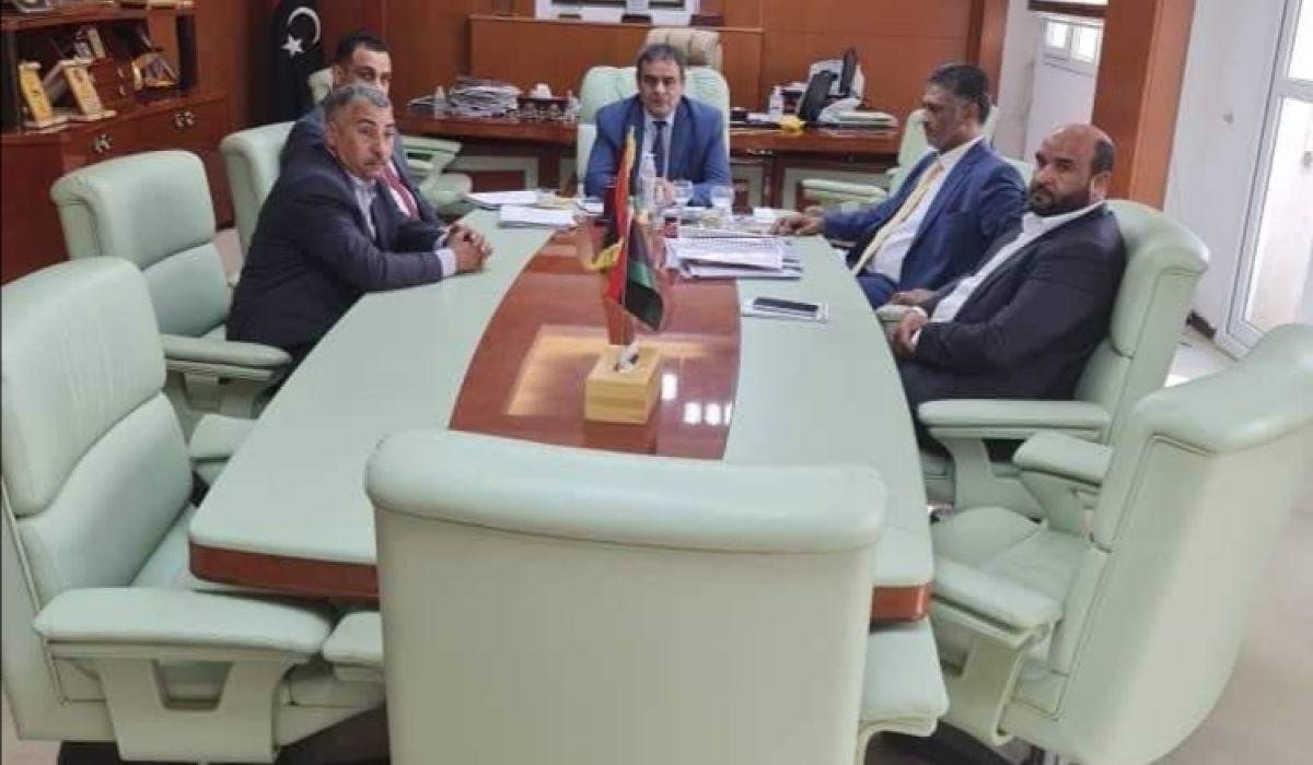 المواصلات تبحث مشروع مطار الكفرة مع الحكم المحلي وعميد بلدية الكفرة