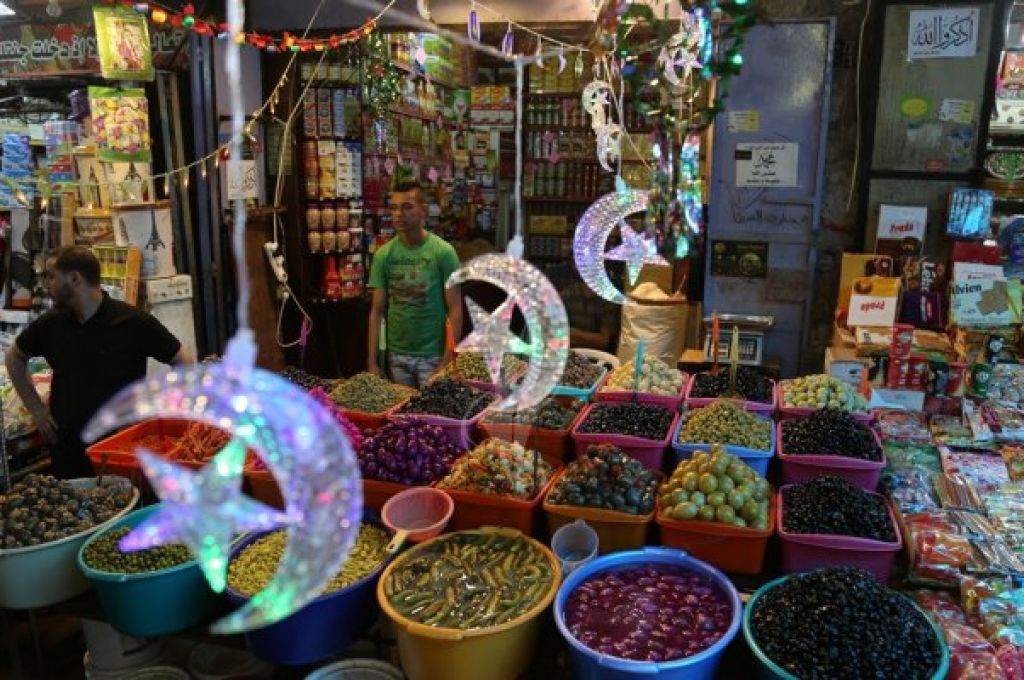 خاص.. فريق السيولة بالمركزي يكشف تسليم قسم اصدار طرابلس 35 مليون لفروع التجاري ..مع توضيح التوزيعات
