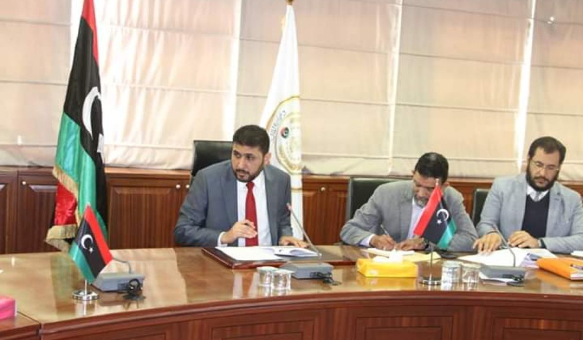 "بومطاري" يعقد اجتماعا موسعاً لتفعيل دور الصندوق الإنساني ومساهمته في مواجهة فيروس كورونا