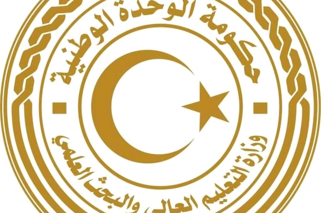 تعبئة إقرارات الذمة المالية من قبل عدد من المسؤولين بمصلحة الجمارك