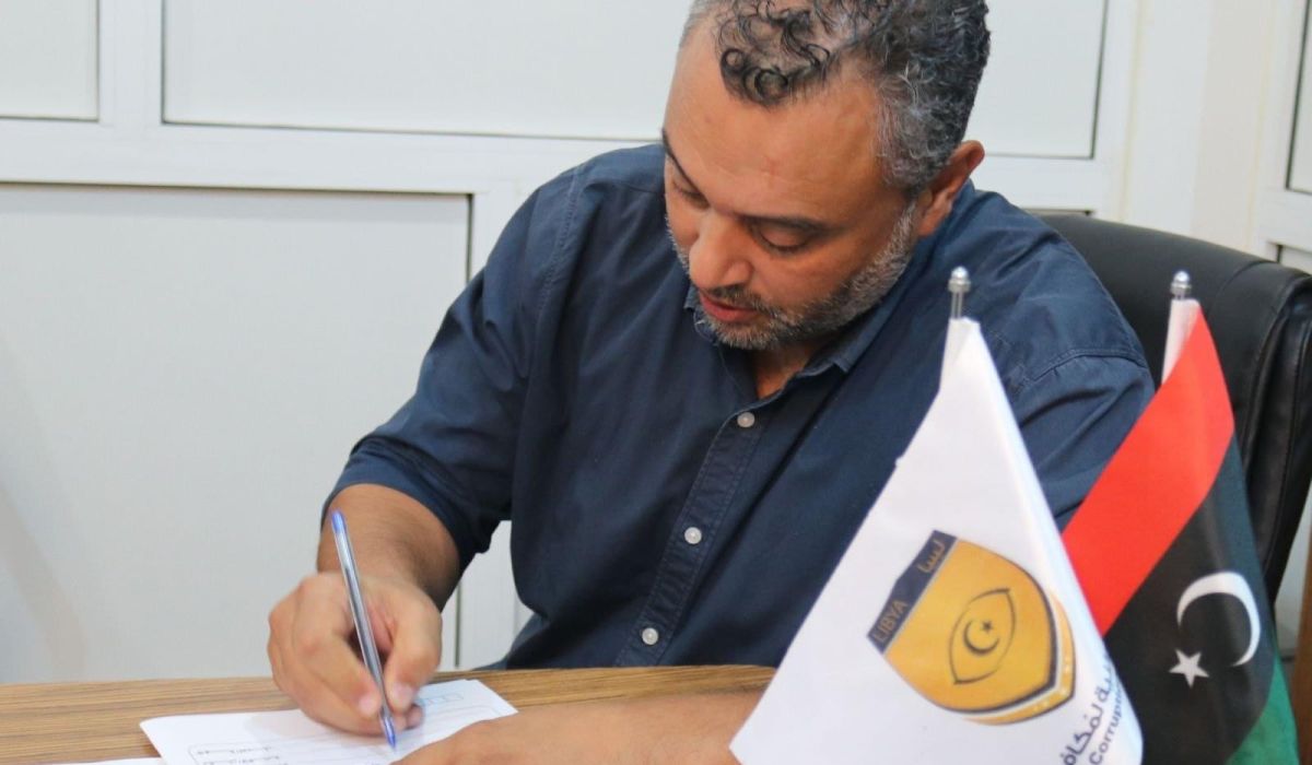 عضو من مجلس إدارة شركات الاتصالات النوعية يملأ إقرار الذمة المالية لدى هيئة مكافحة الفساد