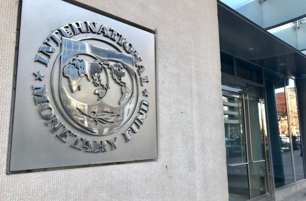 أصوات قانونية وبرلمانية وإعلامية تعتبر توقيف وزير النفط "محمد عون" استهدافاً لمواقفه الرافضة لعقود التفريط في ثروات الليبيية