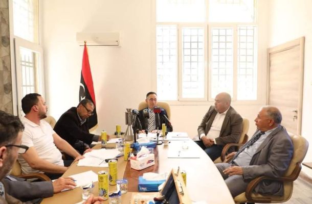 "الدبيبة" يبحث مع عمداء بلديات المنطقة الشرقية ما تم تنفيذه من مشروعات من خلال المخصصات المالية للبلديات للعام 2021م