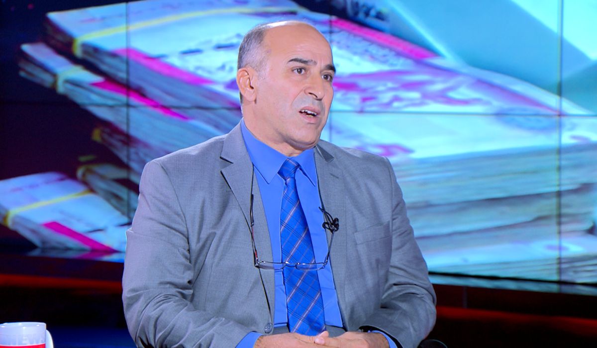 عضو لجنة تعديل سعر الصرف يوجه رسالة إلى المحتفظين بالدولار