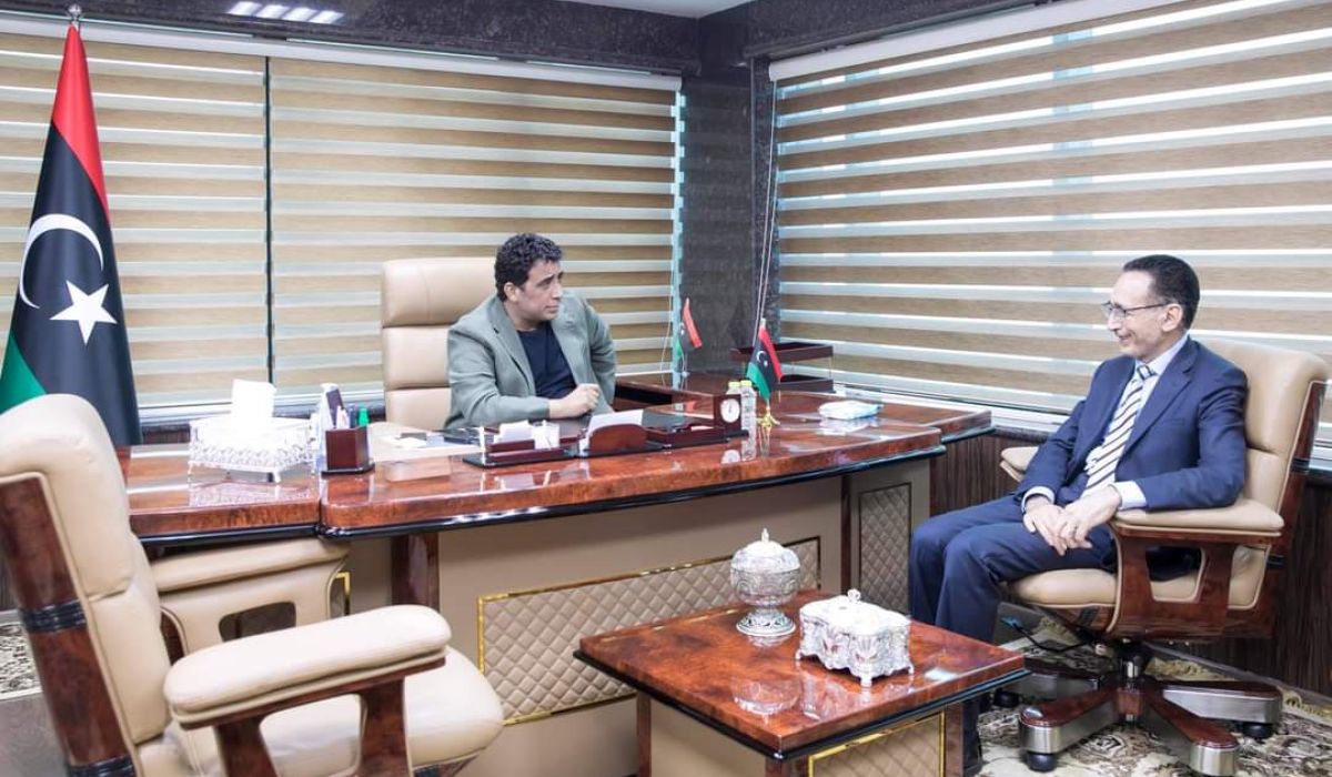 خلال اجتماعه مع وزير الاقتصاد والتجارة.. المنفي يشدد على ضرورة متابعة السوق المحلي ومدى انسياب السلع ومراقبة الأسعار