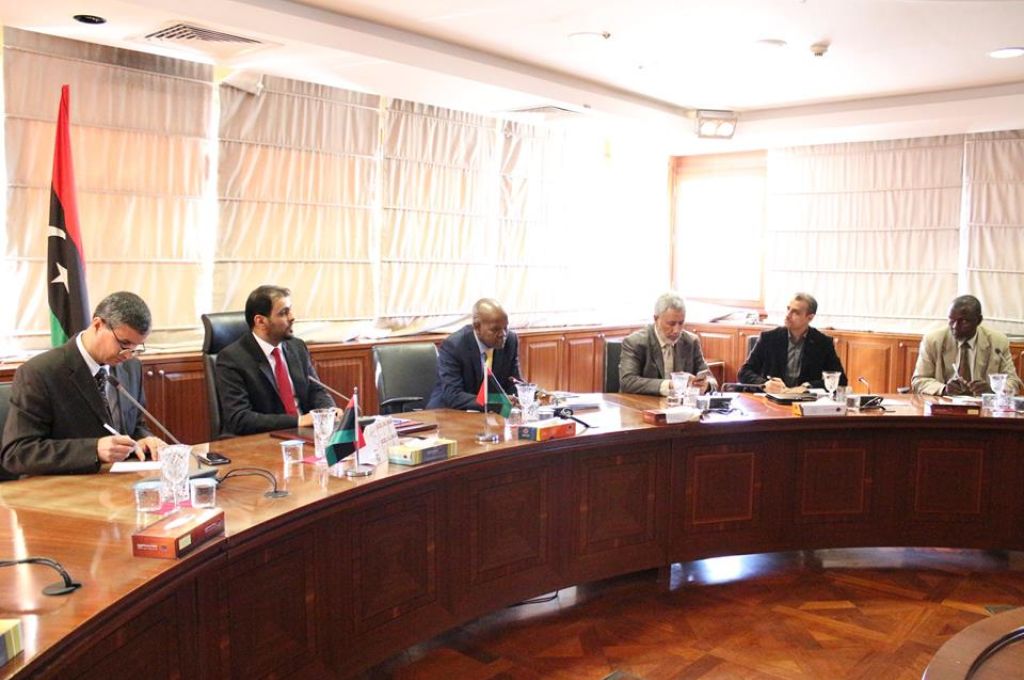 كاجمان يبحث مع القائم بالأعمال البريطاني المشاريع الصغرى والمتوسطة وتمكين الشباب بالجنوب