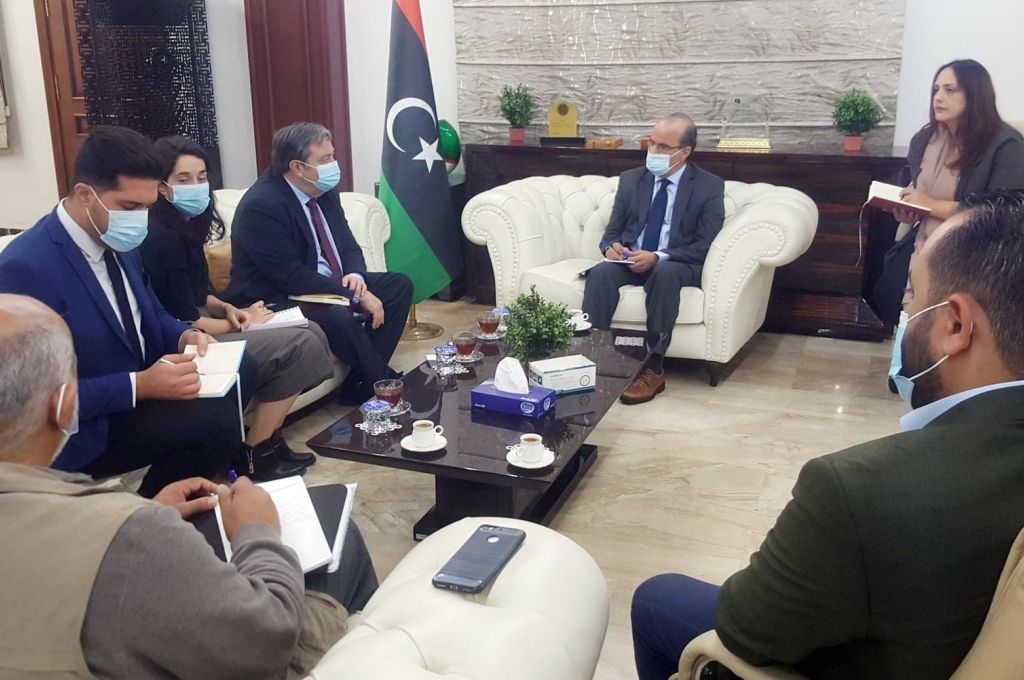 مصلحة المطارات تقيم دورة تدريبية لمكافحة حرائق الطائرات