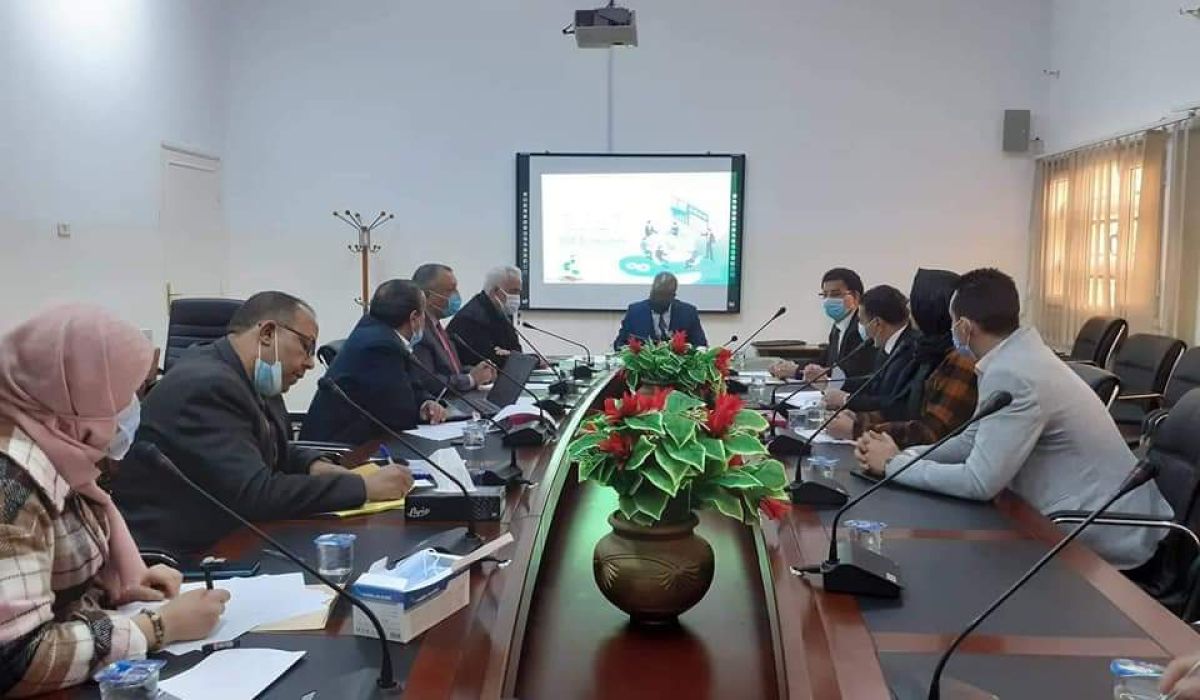 وزير العمل وتأهيل يبحث سبل التعاون بين المؤسسة الوطنية للنفط والبرنامج الوطني للمشروعات الصغرى والمتوسطة