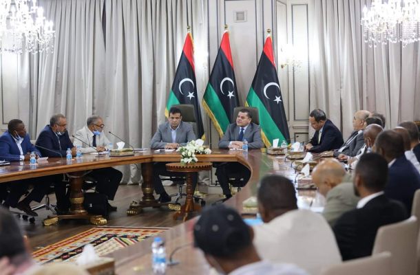 مصرف الوحدة يؤكد استمرار توزيع السيولة ..وعدم وجود ازدحام أو طوابير