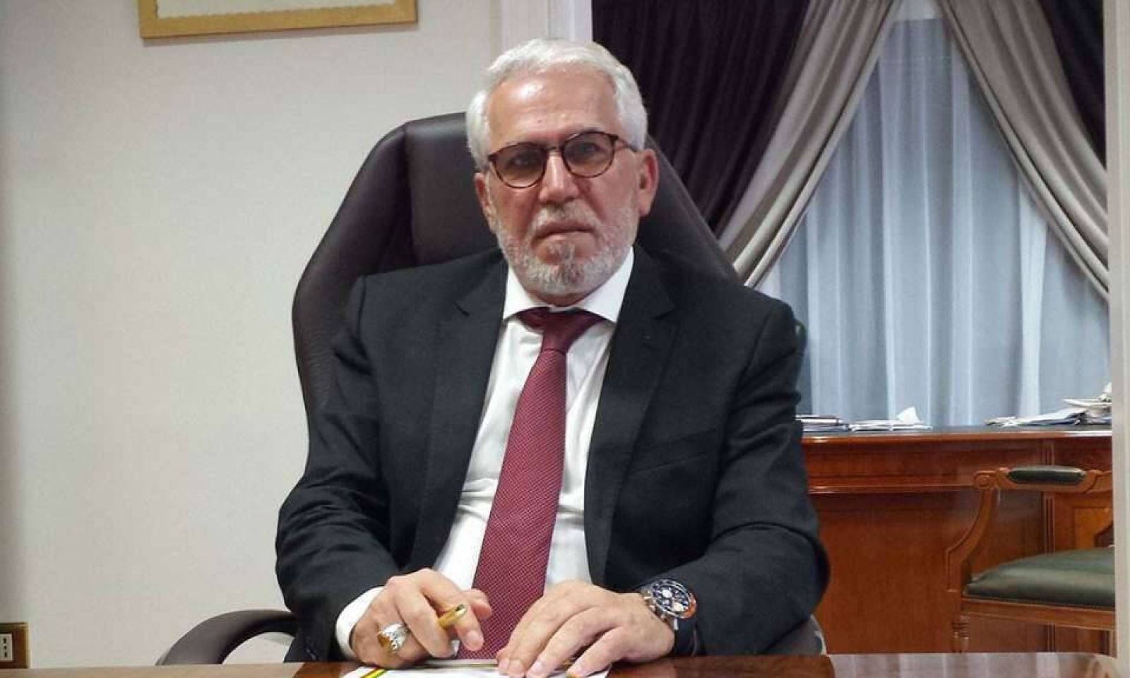 ممثل سيف القذافي يكشف لصحيفة إسبانية العديد من قضايا الفساد المالي في ليبيا