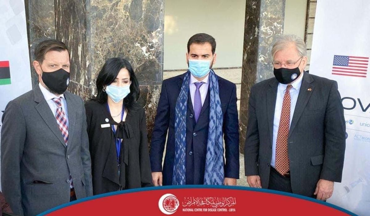 وصول شحنة من لقاح فايزر كدعم من الحكومة الأمريكية إلى مطار معيتيقة