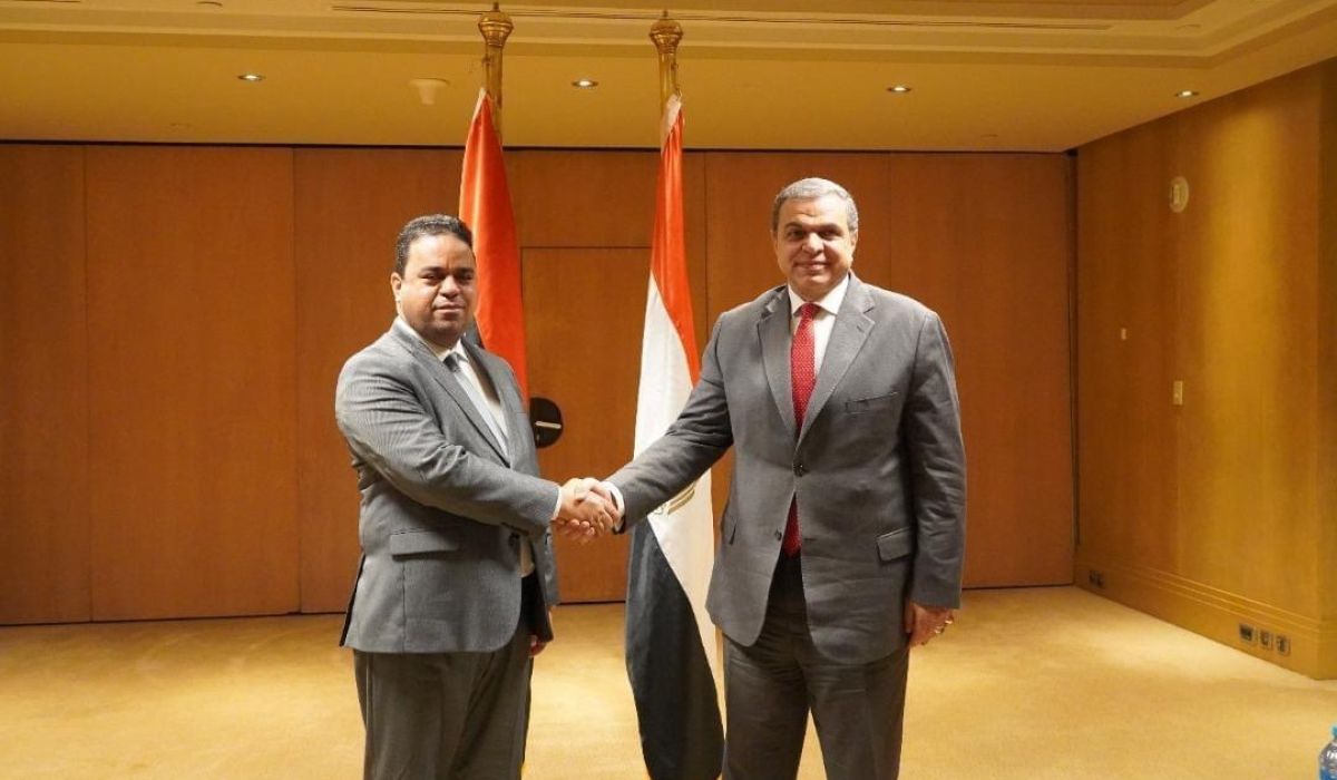 وزير العمل والتأهيل يلتقي نظيره المصري بالقاهرة لبحث ملف العمالة المصرية في ليبيا