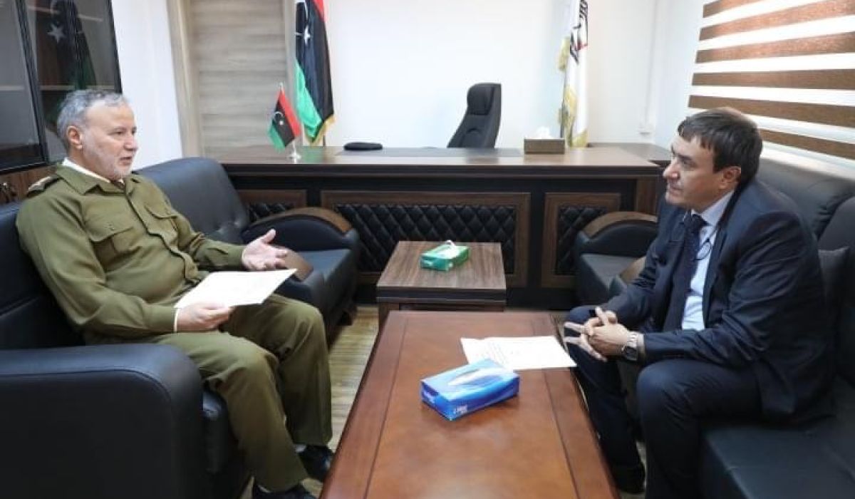 بحضور آمر المنطقة العسكرية الغربية.. عقد اجتماع لأقسام مكافحة المخدرات والتهريب ومراقبة الحدود