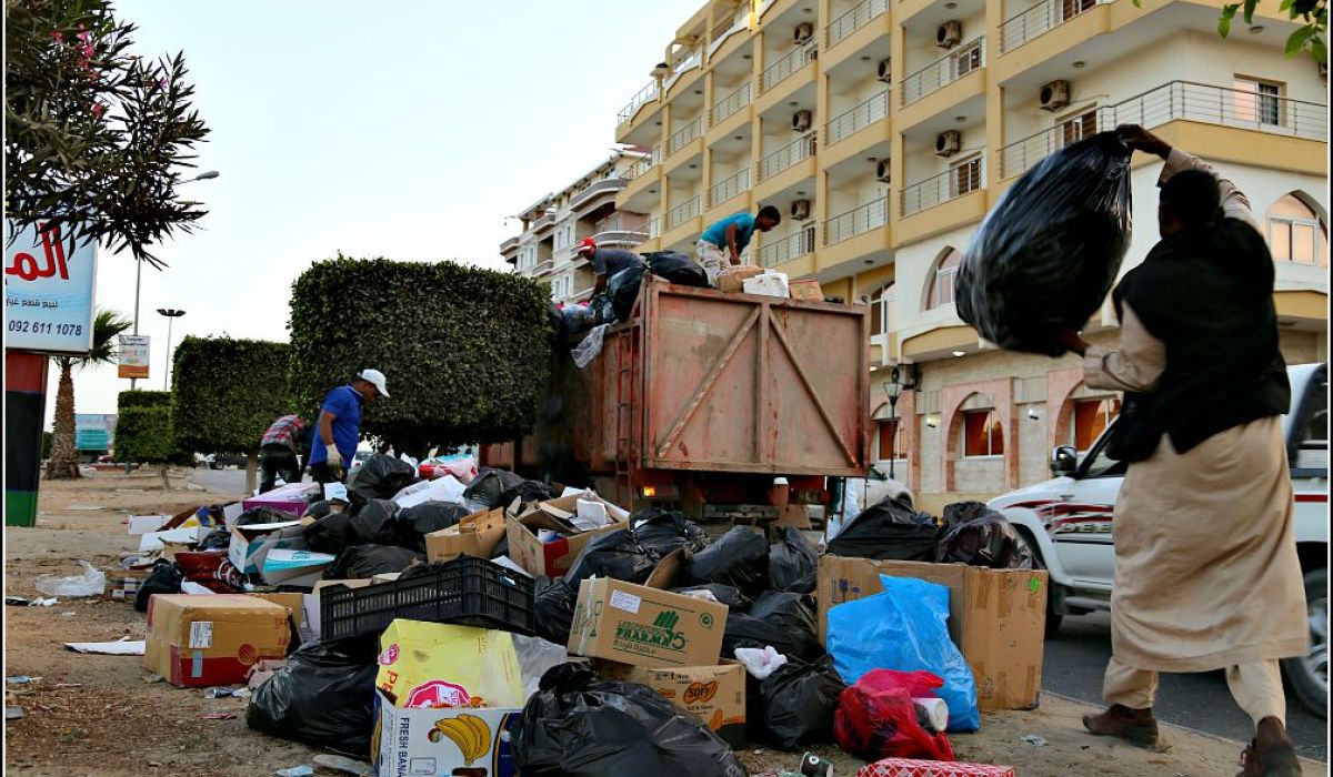 عميد سوق الجمعة: تفاقم أزمة القمامة بالبلدية بعد إغلاق مكبات تاجوراء وأبوسليم