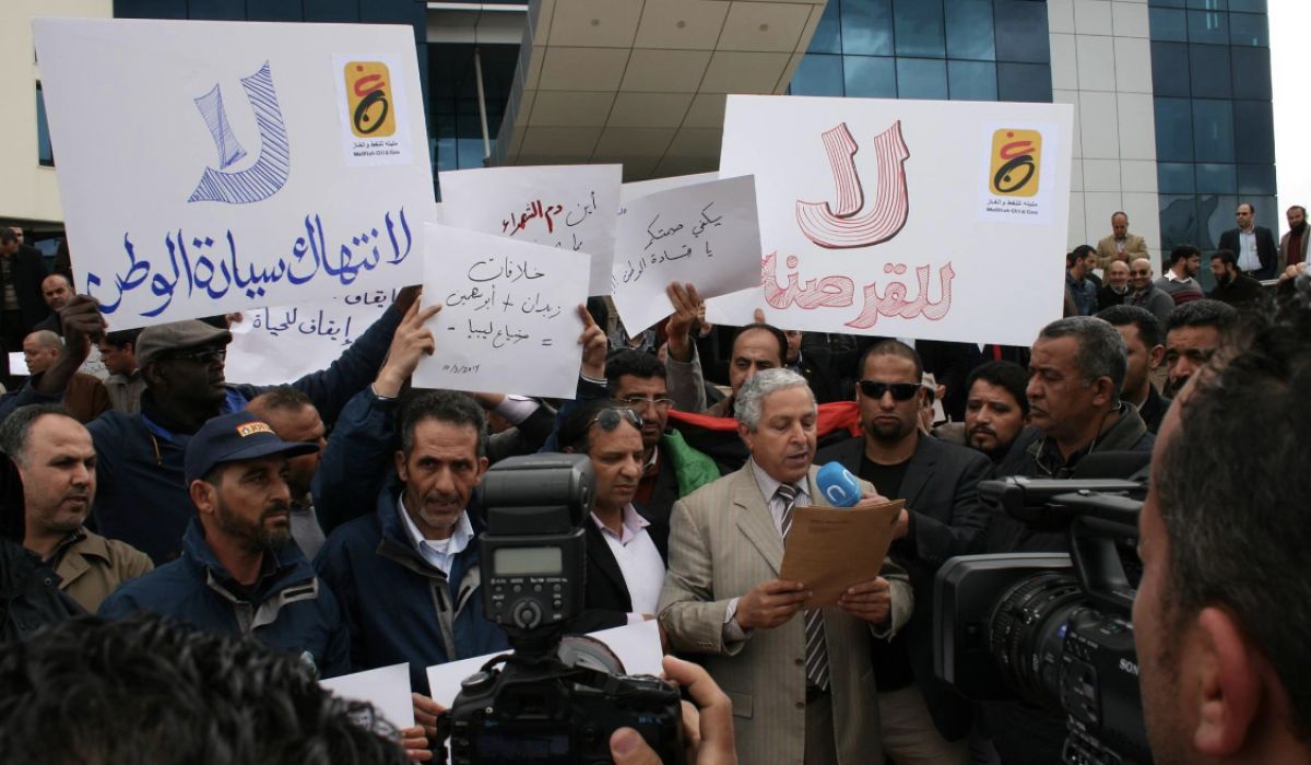 الاتحاد العام لعمال النفط والغاز يؤكد وقوفه مع وزير النفط ضد تصرفات تخفيض انتاج النفط ..ويحذر المؤسسة وشركاتها