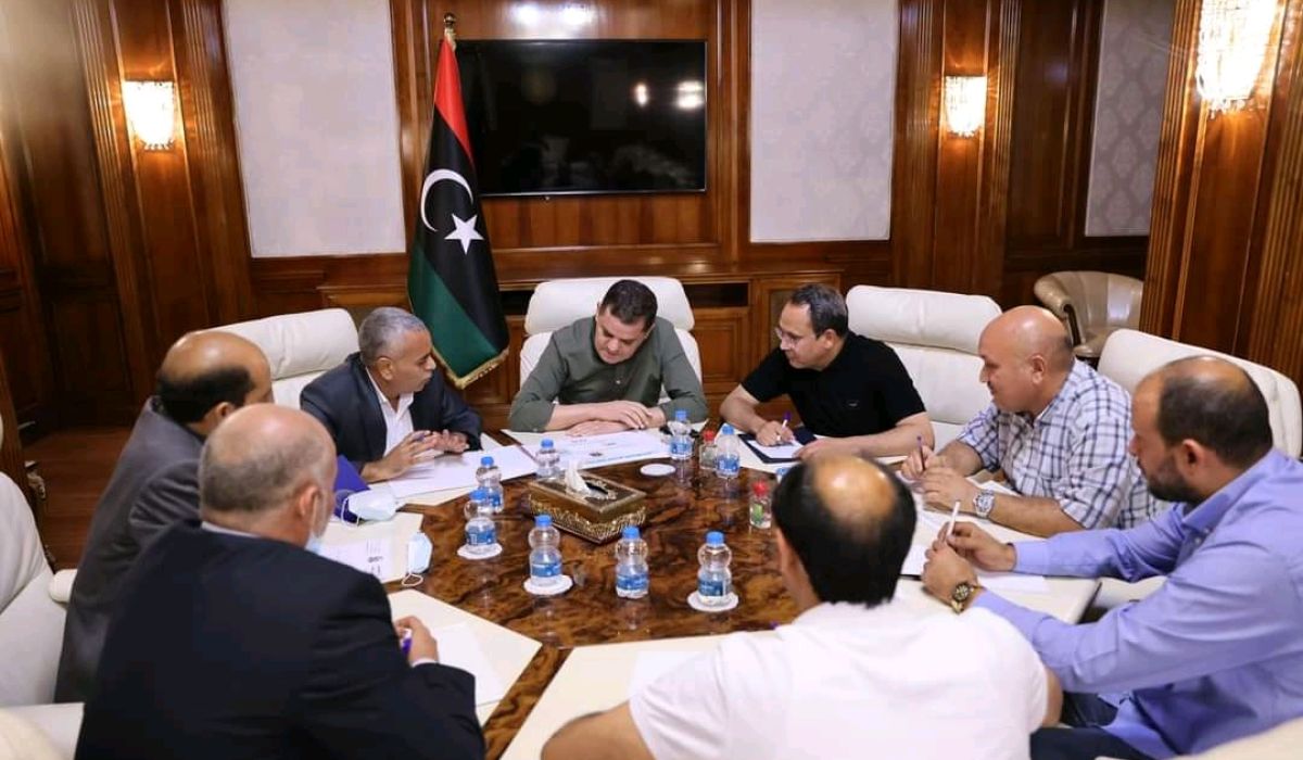 الدبيبة يعقد اجتماعاً مع عميد بلدية حي الأندلس