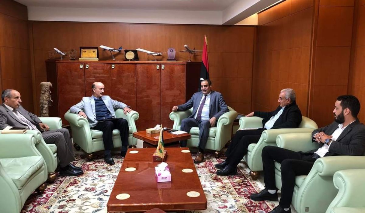 "الشهوبي" يجتمع مع عميد بلدية جادو لمناقشة المشاكل التي تواجه خطة التنمية بالمدينة