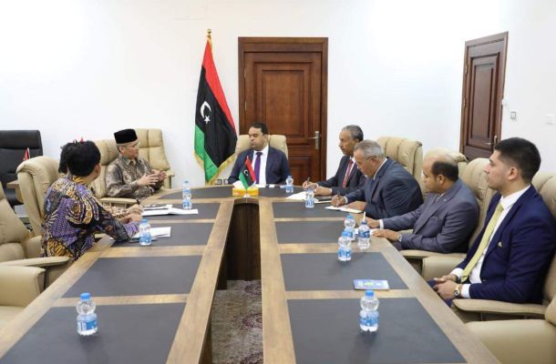 الدبيبة يطالب بالالتزام بضوابط التعاقد واستيفاء إجراءتها