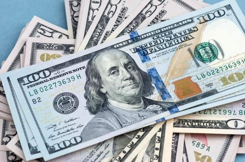 المستشار الأسبق بالمركزي يعلق على أسباب عدم صرف مرتبات المواطنين لشهر يناير