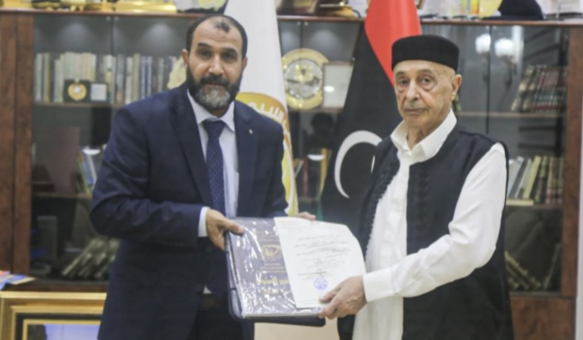 "الحاسي" يسلم رئيس مجلس النواب تقرير هيئة الرقابة الإدارية عن العام 2020 م