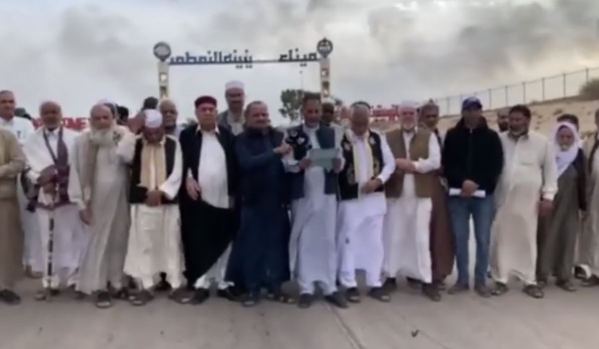 بيان لأهالي منطقة الهلال النفطي يؤكد استمرار إغلاق الموانئ والحقول النفطية