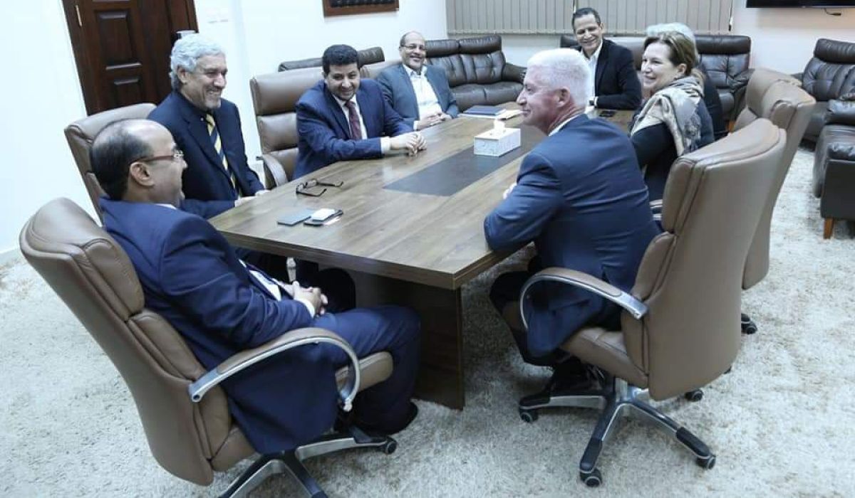 بلدية بنغازي تناقش مع مستثمرين أمريكيين مجموعة من المشاريع الاستثمارية