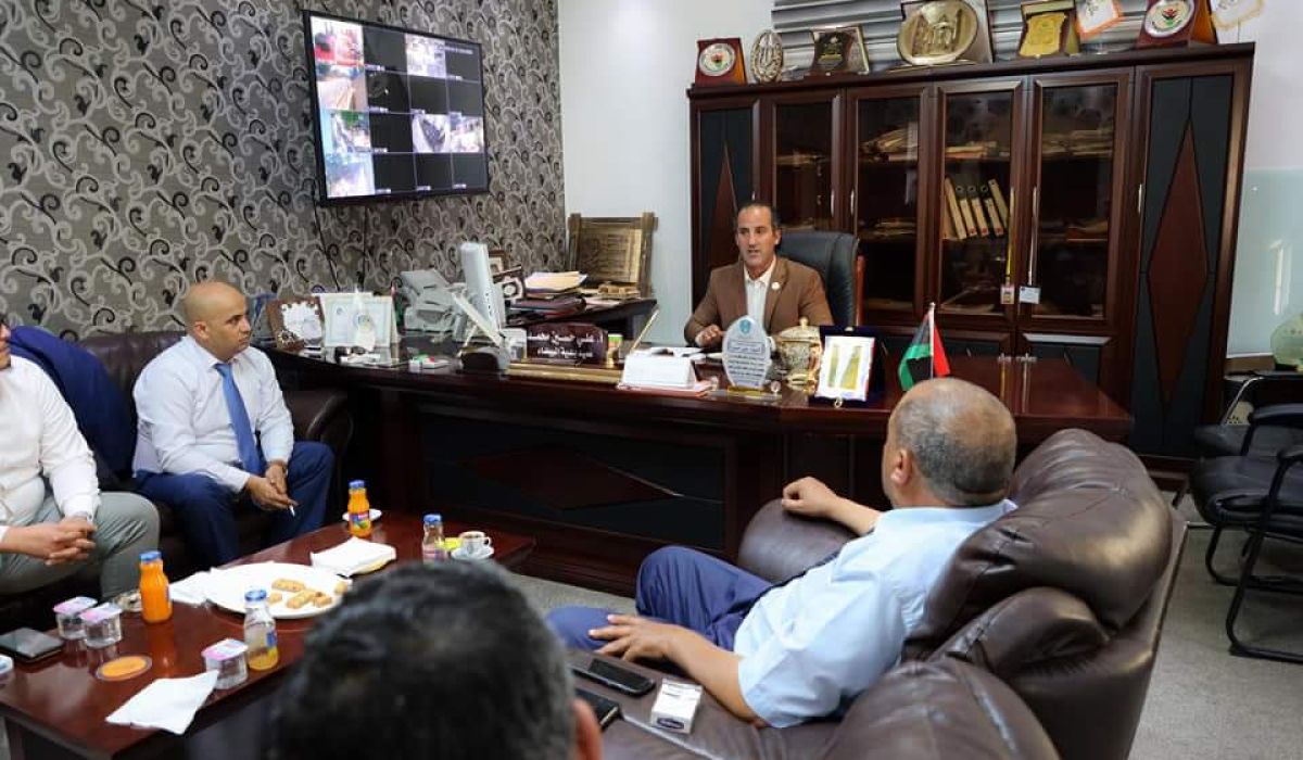 بلدي البيضاء يبحث مع مسؤولي الوحدة خطة المصرف للعام 2020