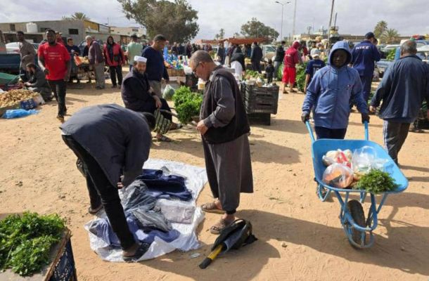 بعد تحذيره من الانفاق المزدوج واستنزاف احتياطيات العملة الصعبة … عدد من الخبراء يدعمون إجراءات المركزي ويطرحون الحلول