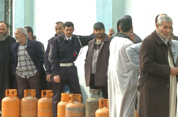 بعد إقفالات النفط المتكررة ... هل يكون توزيع الثروة بين الليبيين هو الحل؟