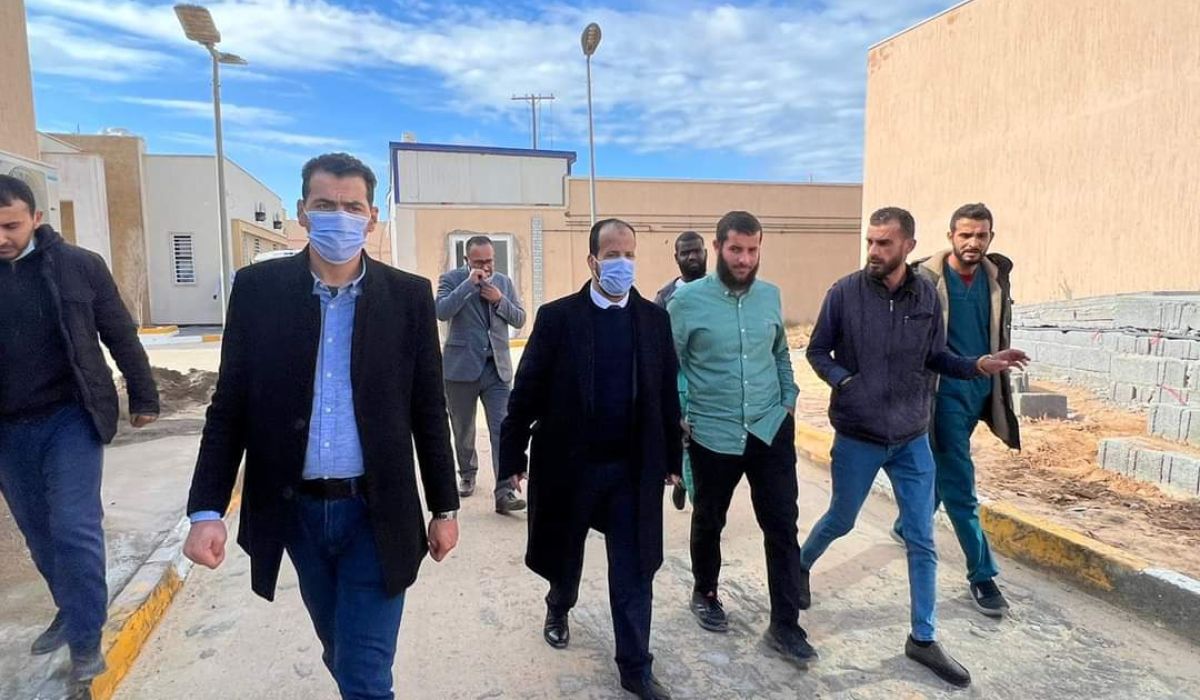 الزناتي يطلع على مشاريع الأقسام الجاري تنفيذها بمركز "عزل معيتيقة" والأحوال الصحية للمرضى