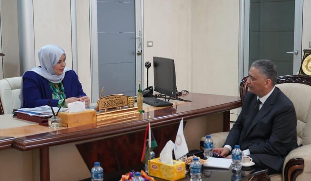 "الكيلاني" تبحث مستجدات إصدار وتوزيع البطاقات المصرفية "إيفاء"