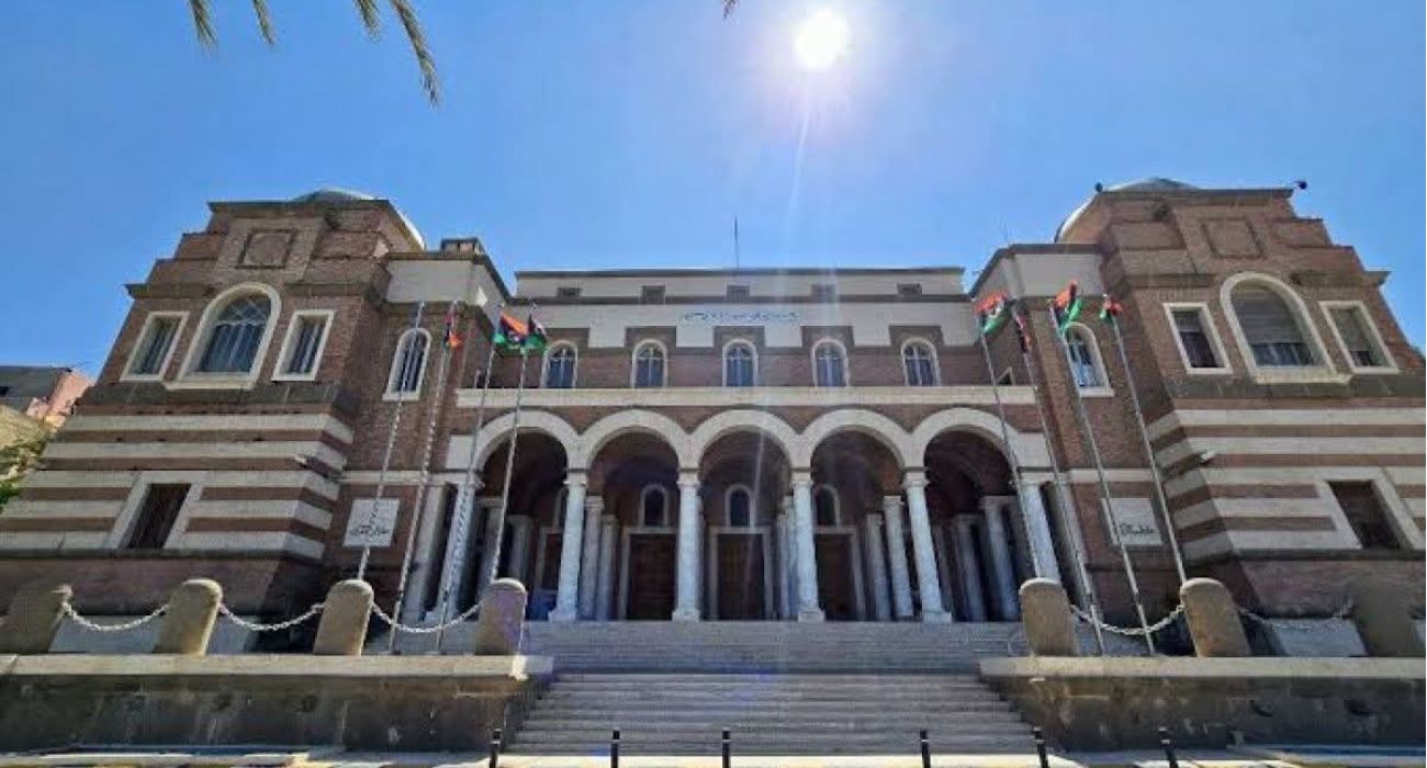 خاص.. حسني بي يكشف: 32 مليار دولار تضع المركزي والحكومة والشعب أمام 3 خيارات