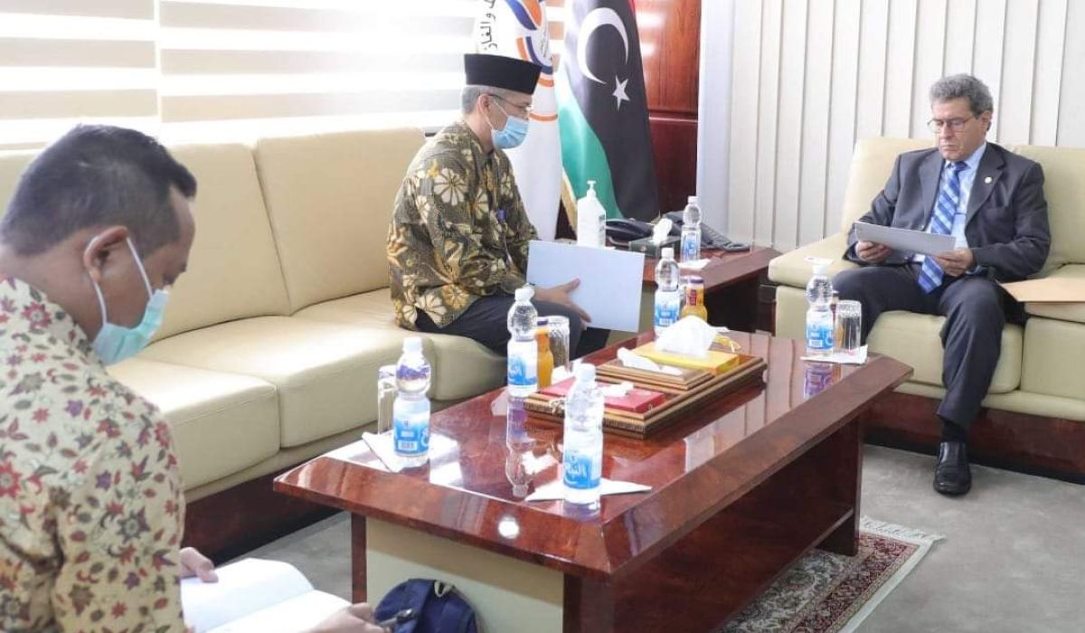 عون يجتمع مع القائم بأعمال سفارة جمهورية إندونيسيا لبحث التعاون بين البلدين