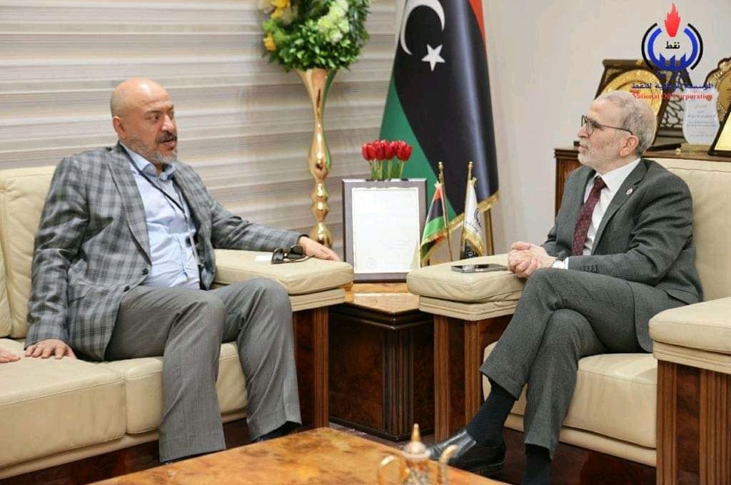 صنع الله " يتابع إسهامات المؤسسة في صيانة المباني التاريخية مع عميد بلدية طرابلس المركز