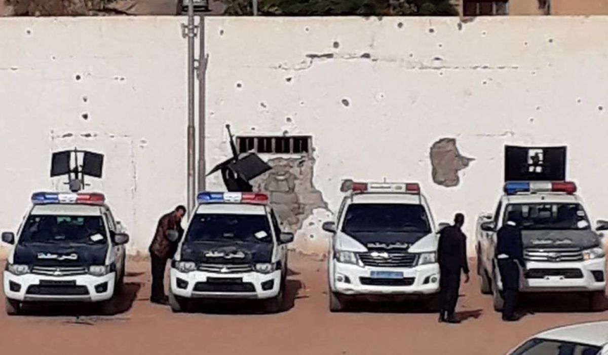 مديرية أمن سبها تُشرف على توزيع الوقود بمحطات المدينة