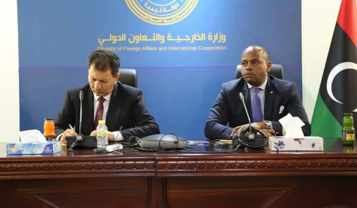 وزارة الخارجية والتعاون الدولي تبحث سبل تطوير عمل إداراتها