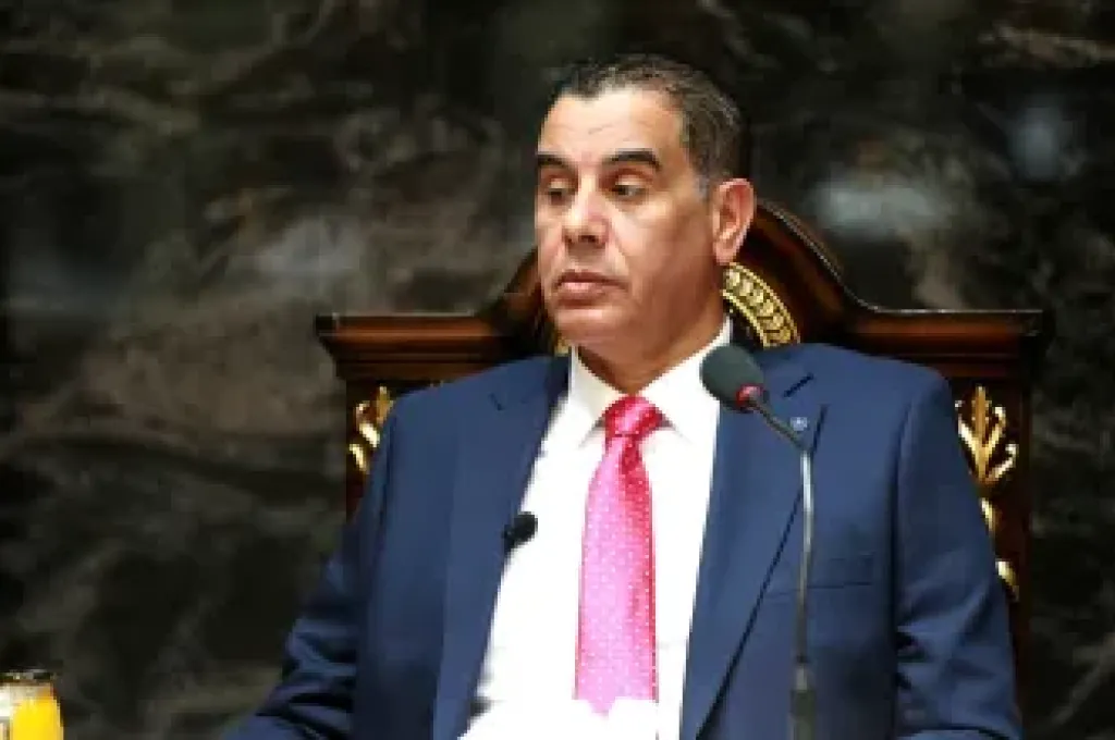 "الحويج" يحظر تصدير أغطية غرف الصرف الصحي ومن يخالف ذلك يتعرض للإجراءات القانونية الجنائية
