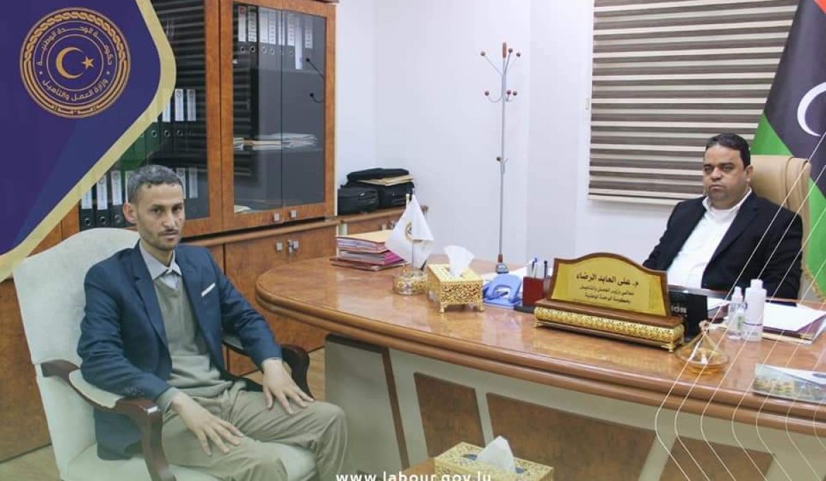 "العابد" يؤكد اعتماد عدد من الأقسام في مراكز التدريب التابعة للوزارة في الطاقات المتجددة