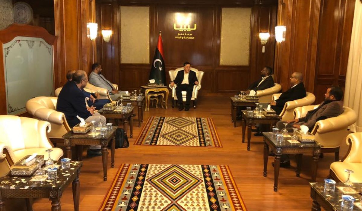 السراج يبحث مع وفد من مدينة أوباري تفعيل مطار أوباري وتشغيل محطة أوباري الغازية