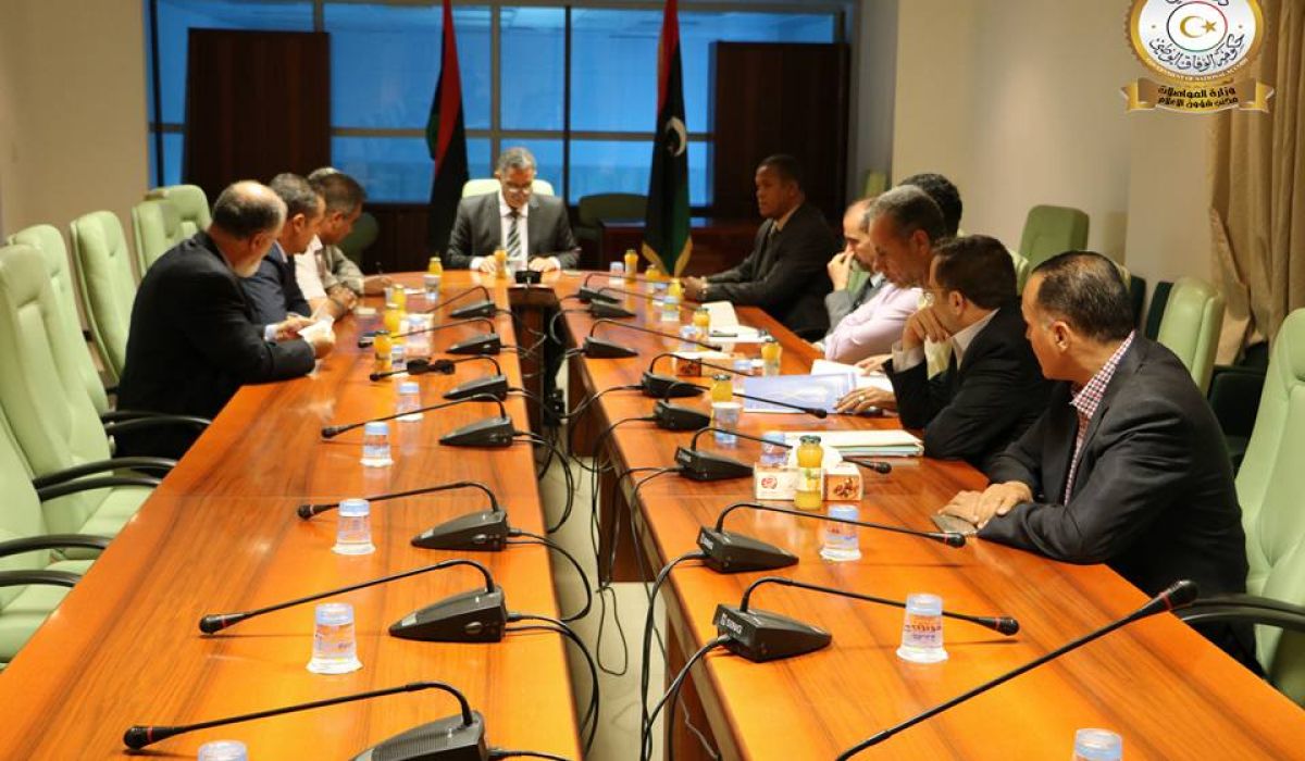 مواصلات الوفاق تجتمع مع لجنة المشروعات الاقتصادية ومشروع مطار طرابلس ومترو المدينة على طاولة الاجتماع