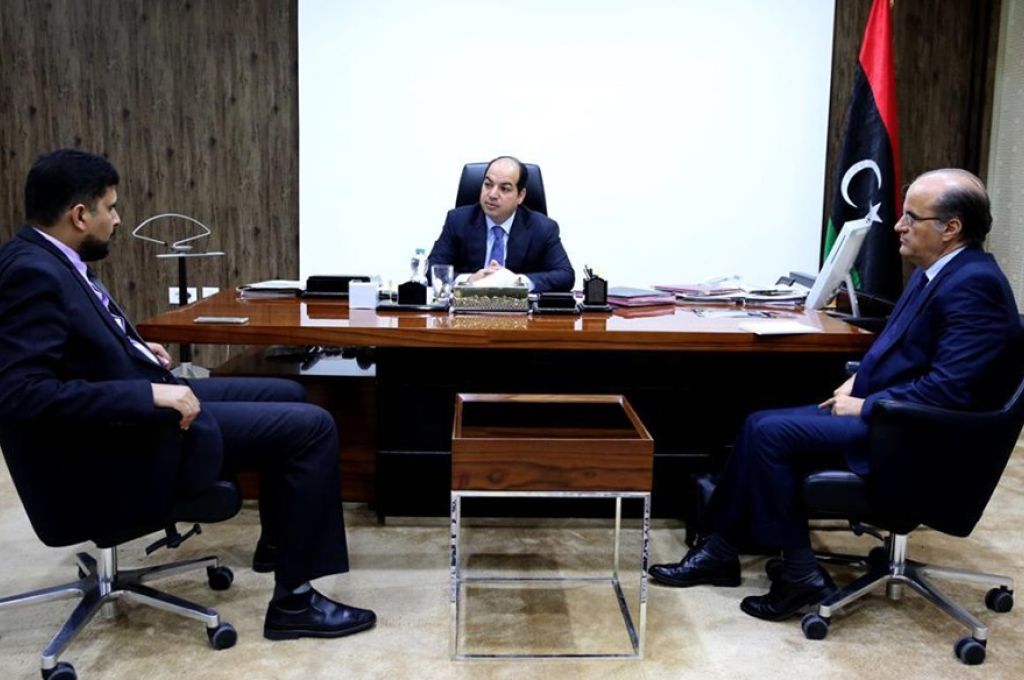 وزير المالية بحكومة الوفاق يجتمع مع رئيس هيئة الرقابة الإدارية