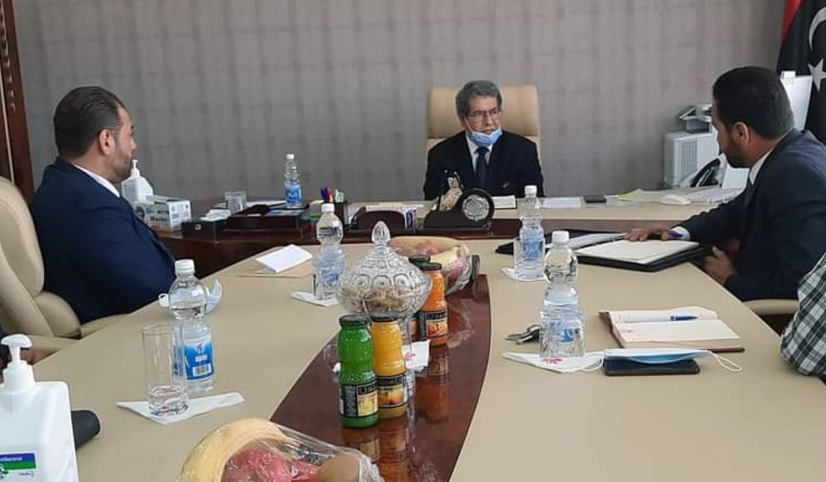 وزير النفط والغاز يناقش قرار زيادة مرتبات القطاع بنسبة 67%